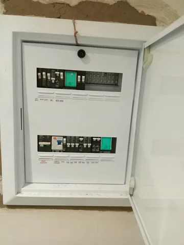 Distribution board with labelled lights, plugs, geyser and main switch circuits